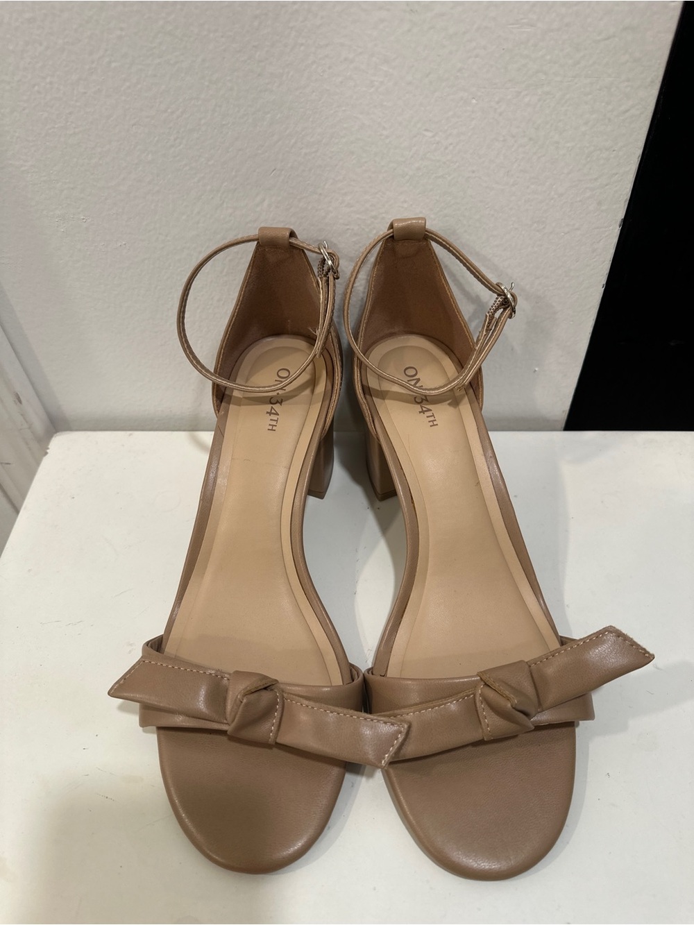 ON 34TH taupe block-heel bow sandals size 9 NWOT